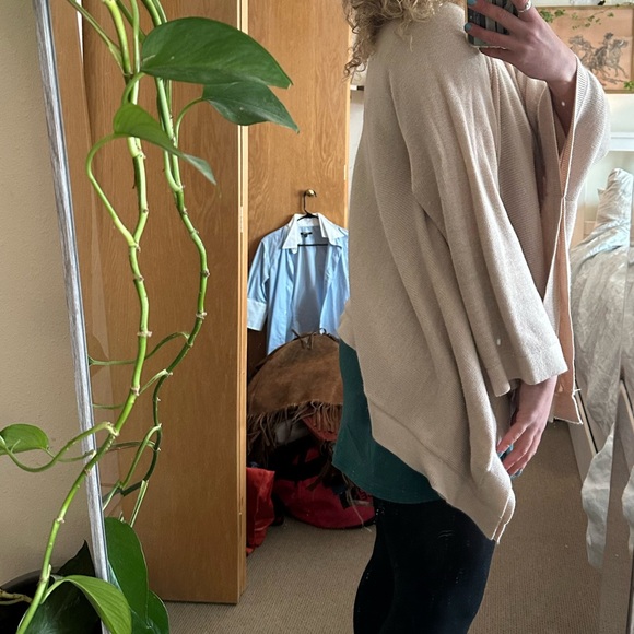 Lulu Lemon sweater. Cream colored. Size small. - Picture 3 of 3